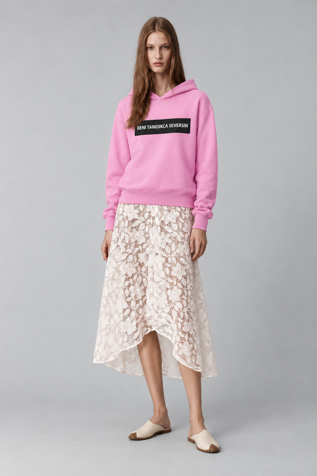 Relaxed-Fit Cotton Hoodie-model.jog