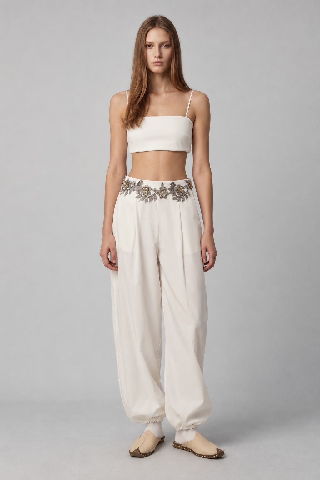 rtw56-white-pants-model